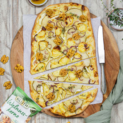 Bild Flammkuchen mit Birne, Camembert und Walnüssen